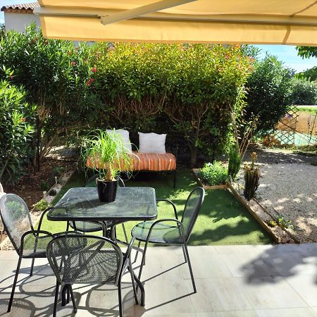 Maison Dans Une Residence De Vacances Gallargues-le-Montueux Dış mekan fotoğraf