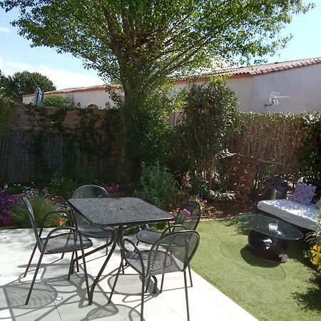 Maison Dans Une Residence De Vacances Gallargues-le-Montueux Dış mekan fotoğraf