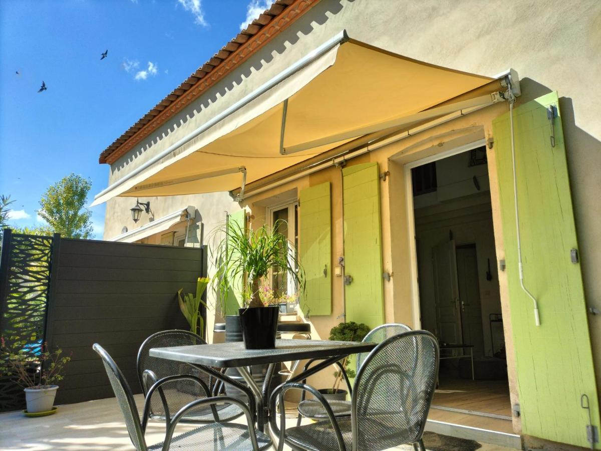 Maison Dans Une Residence De Vacances Gallargues-le-Montueux Dış mekan fotoğraf