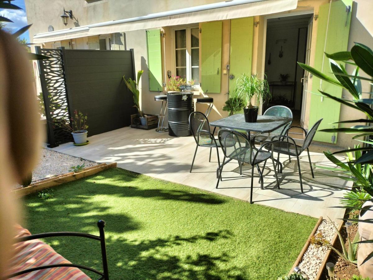 Maison Dans Une Residence De Vacances Gallargues-le-Montueux Dış mekan fotoğraf