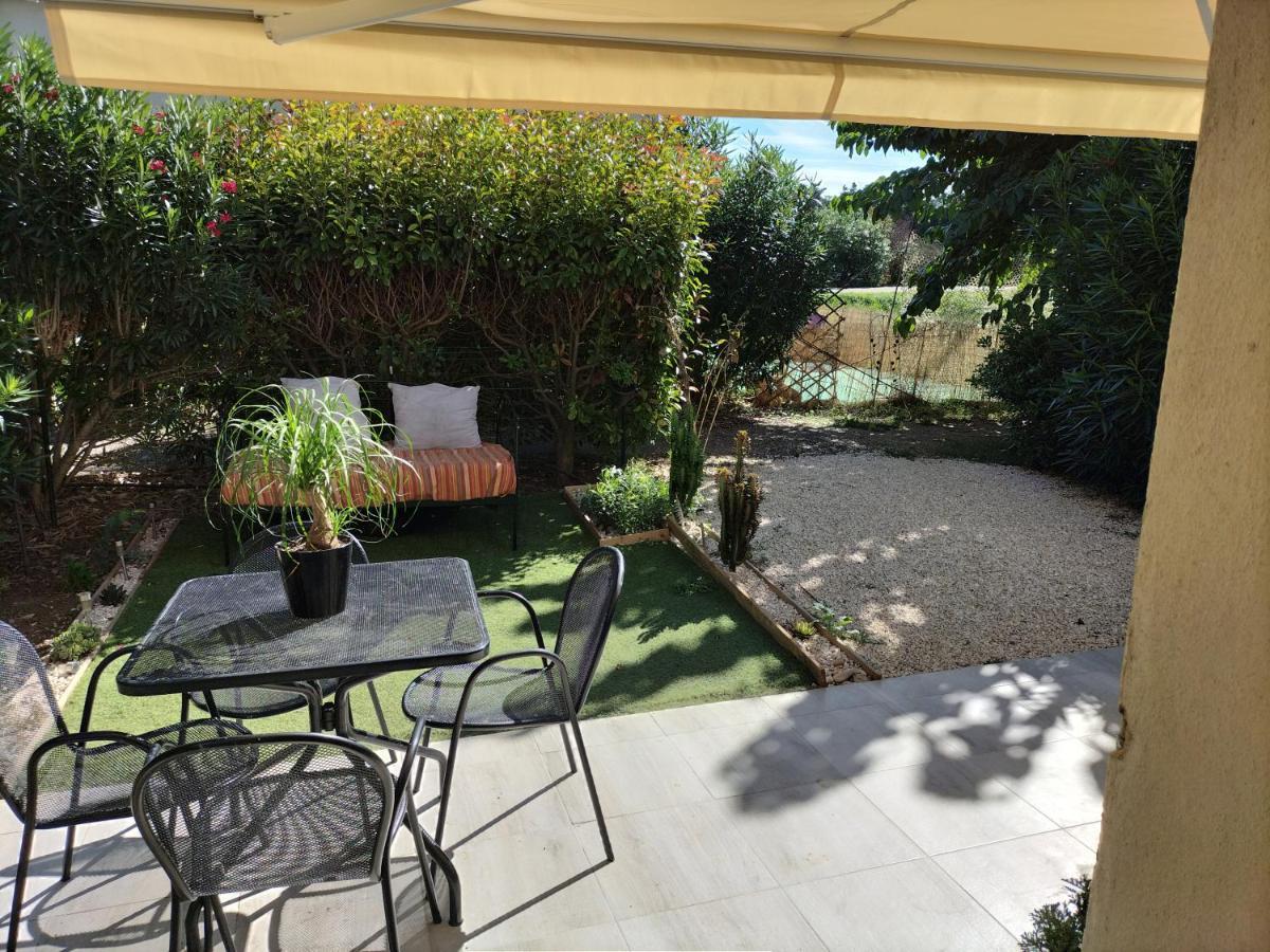 Maison Dans Une Residence De Vacances Gallargues-le-Montueux Dış mekan fotoğraf