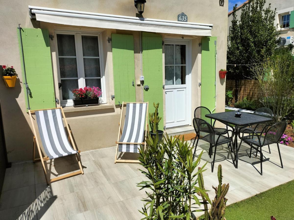 Maison Dans Une Residence De Vacances Gallargues-le-Montueux Dış mekan fotoğraf