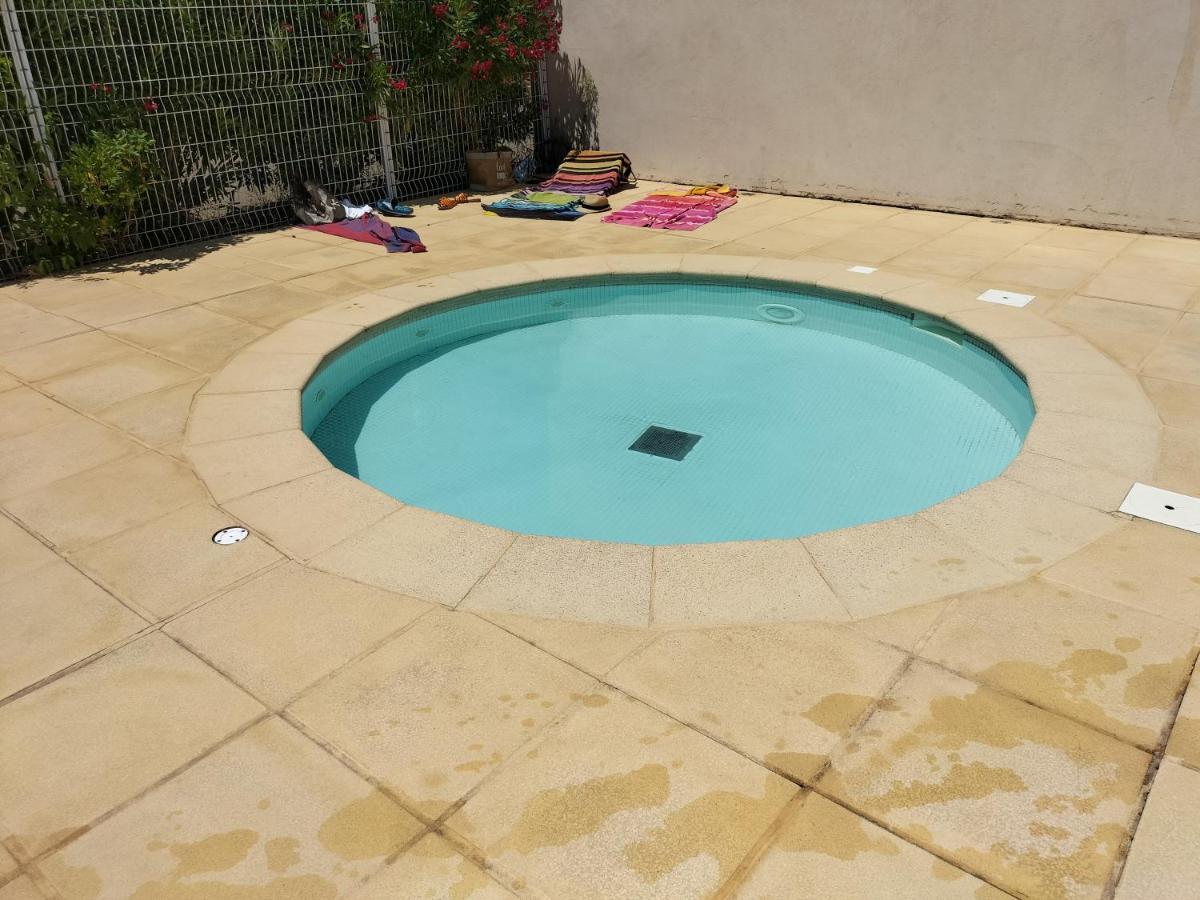 Maison Dans Une Residence De Vacances Gallargues-le-Montueux Dış mekan fotoğraf