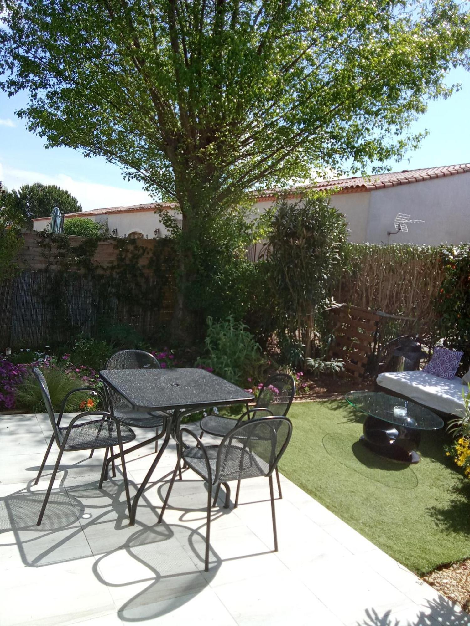 Maison Dans Une Residence De Vacances Gallargues-le-Montueux Dış mekan fotoğraf